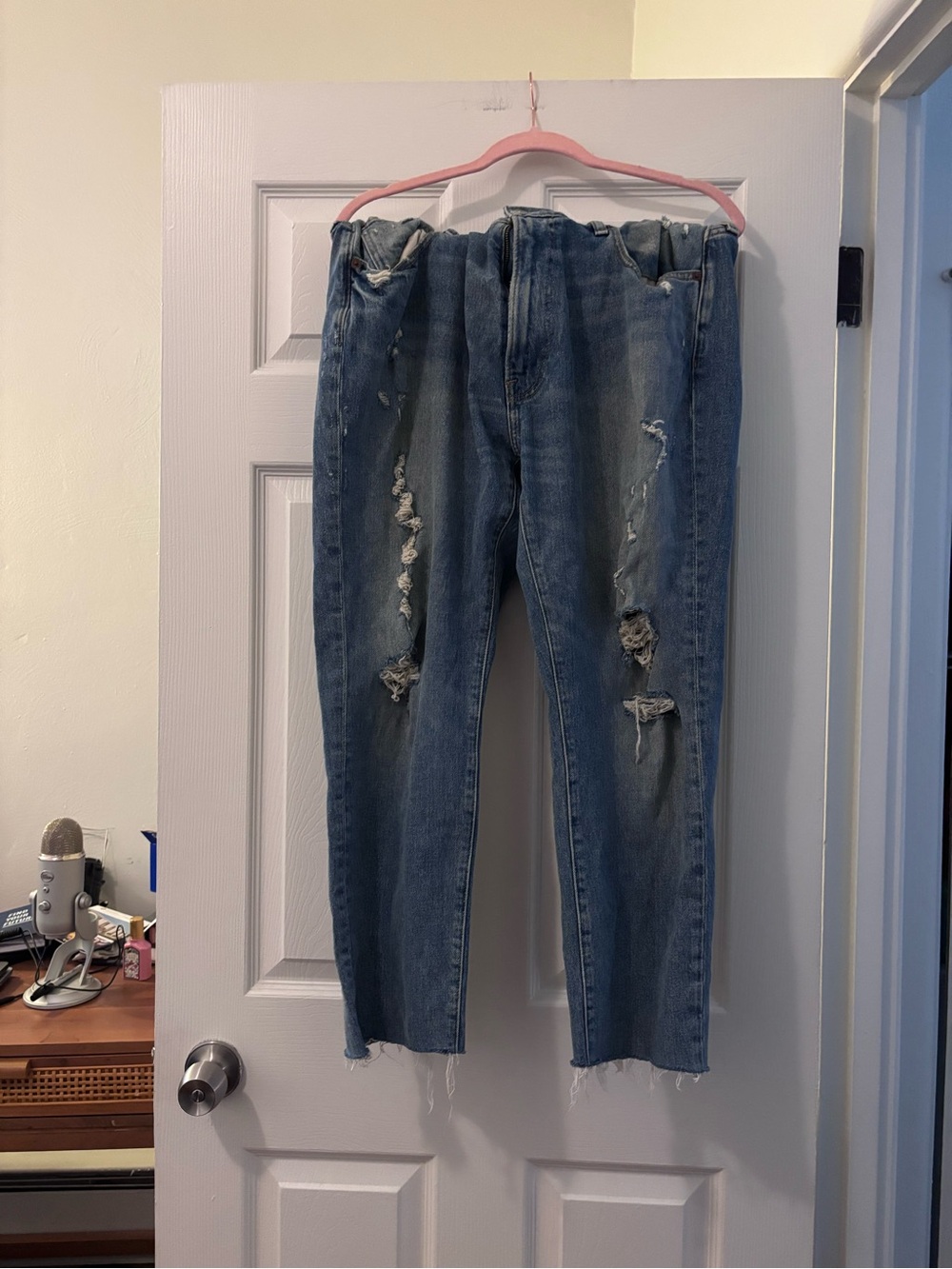 Abercrombie & Fitch Men's Distressed Blue Straight Jeans
